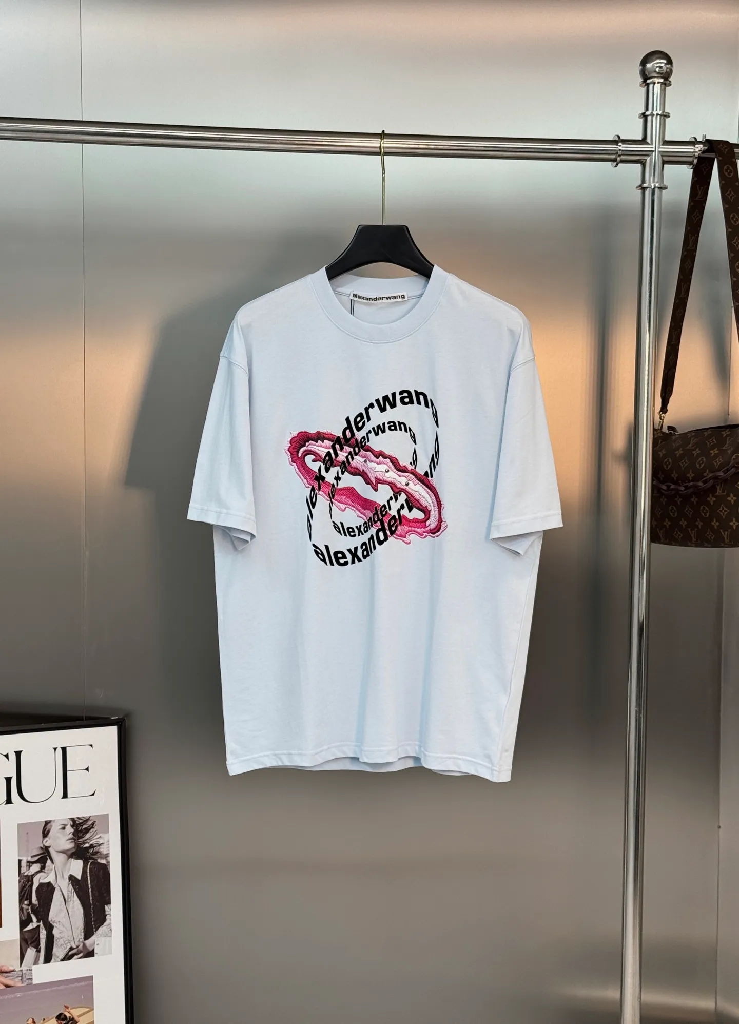 175 ⚜️Alexander Wang New Arrival T . Same Style❤️ g ， Pink + ， ！ ， ， ， Sneakers， ， ！ ！ ：Black. .White.Sizes：S-3XL ❗️（175/145 L）